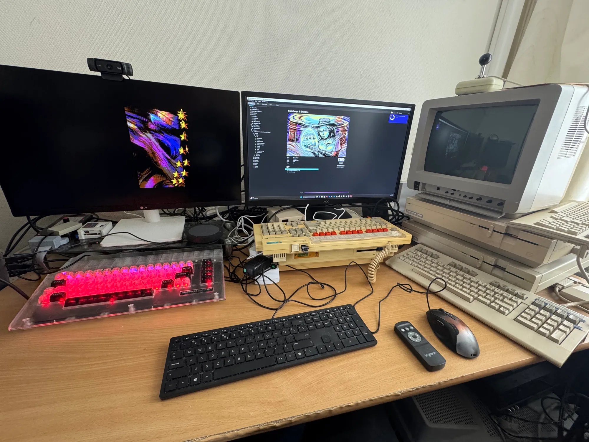 A little reorganising to also permanently connect my new Acorn Archimedes A310.

Think this is really maxing out space, so no new computers for this desk 😉

#Retro #RetroComputing #Commodore #Acorn #Commodore128 #AcornArchimedes