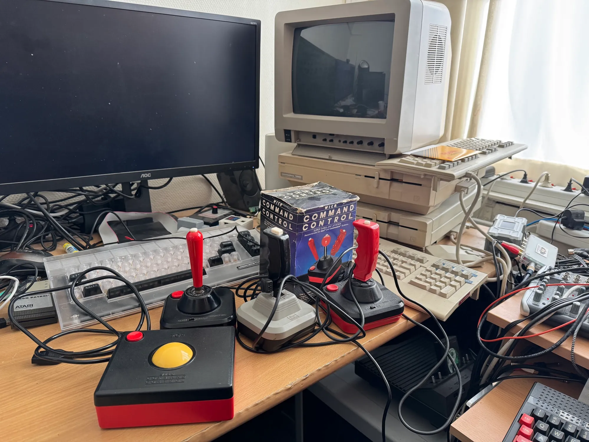 Addition to my Wico joystick collection: a Wico Trackball.

#8bit #retro #commodore #c64 #wico