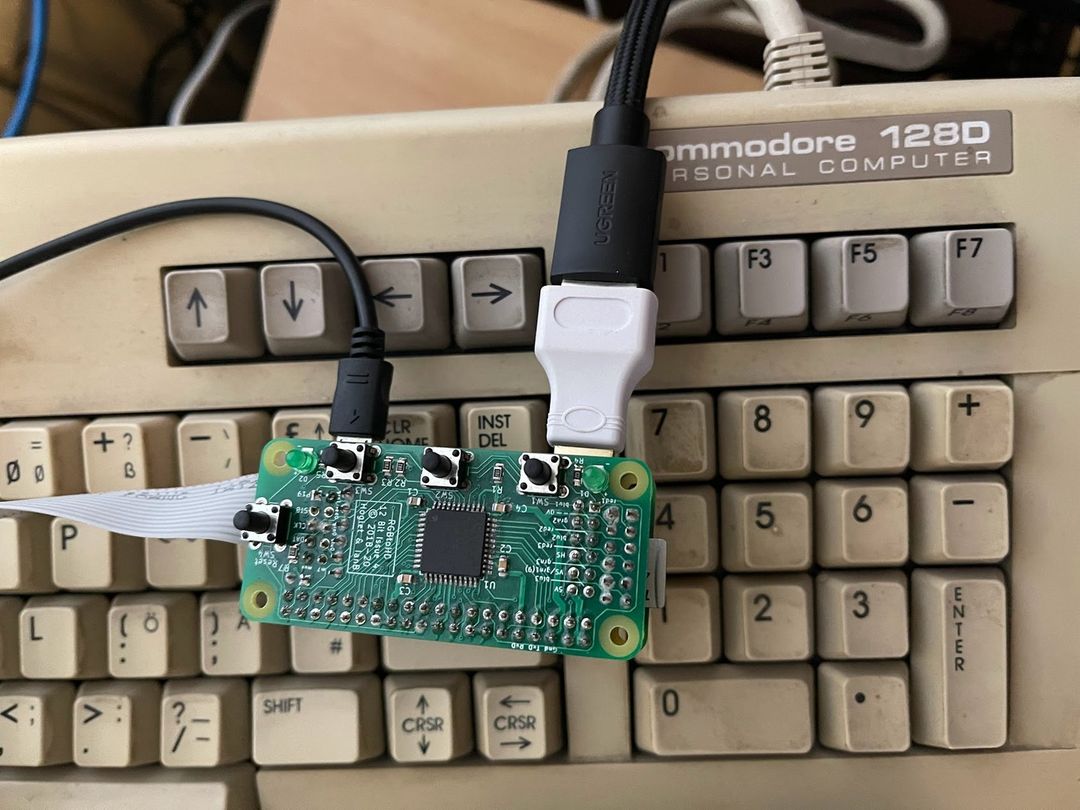 Recieved my RGB2HDMI today. Great device to capture the 80 column C128D video output to HDMI.
#retro #8bit #commodore #commodore128d #rgb2hdmi
