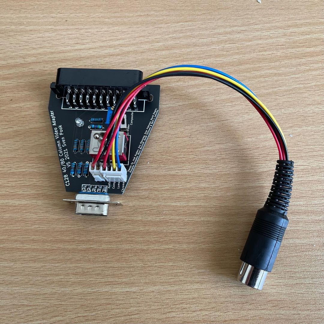 Another 40/80 video adapter from Sven Pook for my C128DCR. Nice picture quality on a standard Sony CRT in both 40 as 80 column mode.
#retro #8bit #commodore #c128dcr