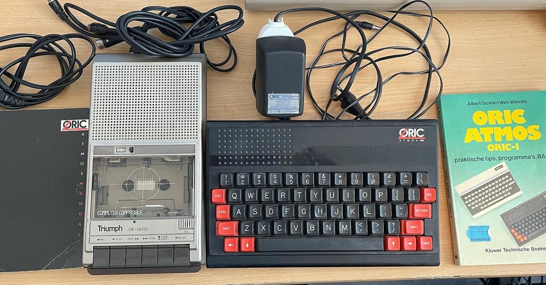 Received a second Oric Atmos from eBay. Needs some keyboard fixing, but otherwise looks good.
#retro #8bit #oric #oricatmos
