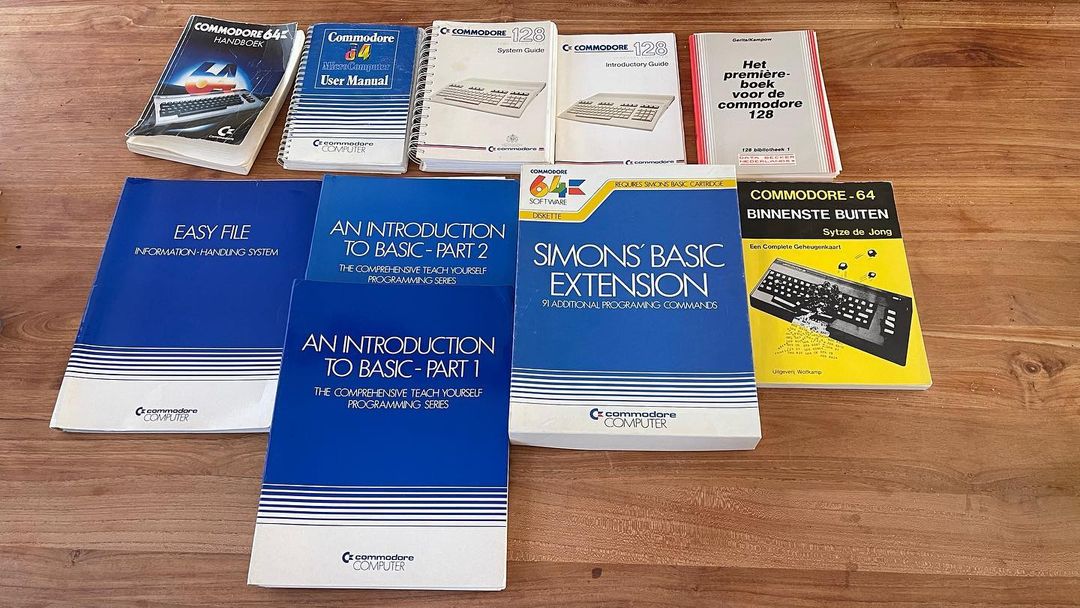 Some additions to the original book collection.
#retro #8bit #commodore #commodore64 #commodore128 #basic #simonsbasic