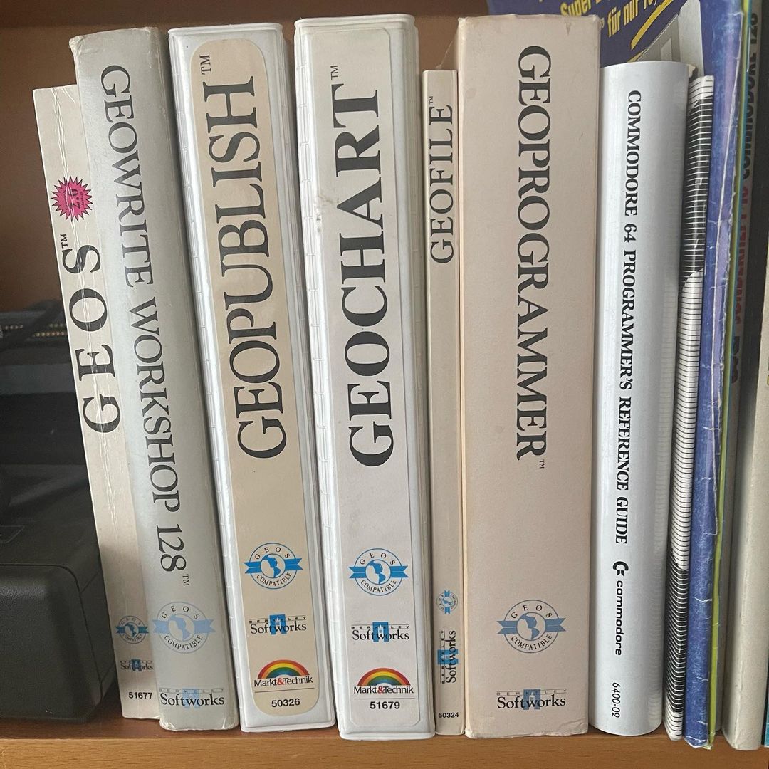 Another GEOS original software addition: GeoProgrammer. Now only have to find the time to study GEOS programming and make a first own GEOS project.
#retro #8bit #commodore #geos #geoprogrammer